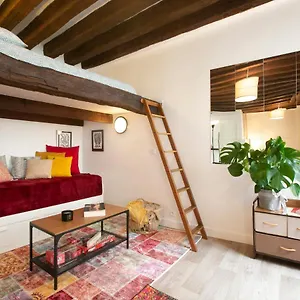  Apartment Authentic In Center Of Parisian Marais